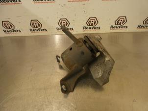 Gebruikte Motorsteun Ford EcoSport (JK8) 1.0 EcoBoost 12V 125 Prijs € 30,00 Margeregeling aangeboden door Autorecycling Reuvers B.V.