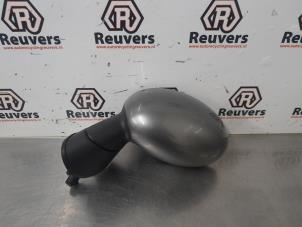 Gebruikte Spiegel Buiten links BMW Mini One/Cooper (R50) 1.6 16V One Prijs € 30,00 Margeregeling aangeboden door Autorecycling Reuvers B.V.