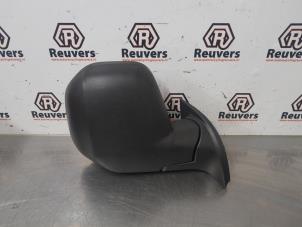 Gebruikte Buitenspiegel rechts Peugeot Partner (GC/GF/GG/GJ/GK) 1.6 HDI 90 16V Prijs € 35,00 Margeregeling aangeboden door Autorecycling Reuvers B.V.