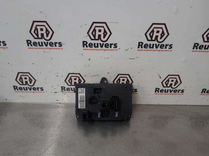 Gebruikte Trekhaak Module Peugeot 308 (4A/C) 1.6 VTI 16V Prijs € 60,00 Margeregeling aangeboden door Autorecycling Reuvers B.V.
