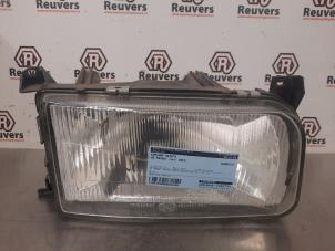 Gebruikte Rechter Koplamp Volkswagen Passat Variant (35I) 2.0 i CL,GL,GT Prijs € 50,00 Margeregeling aangeboden door Autorecycling Reuvers B.V.