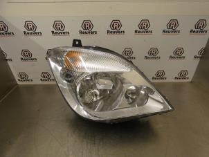 Gebruikte Koplamp rechts Mercedes Sprinter 3,5t (906.63) 310 CDI 16V Prijs € 85,00 Margeregeling aangeboden door Autorecycling Reuvers B.V.