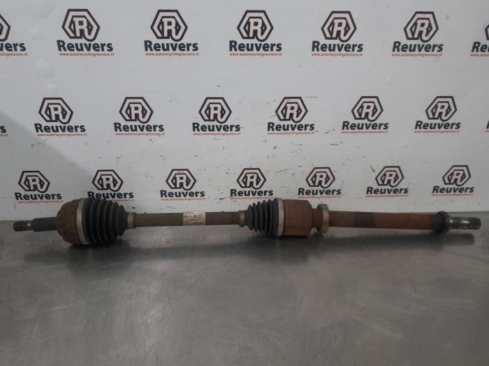 Gebruikte Steekas rechts-voor Renault Megane III Grandtour (KZ) 1.4 16V TCe 130 Prijs € 40,00 Margeregeling aangeboden door Autorecycling Reuvers B.V.