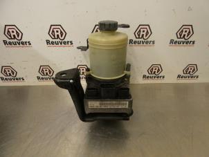 Gebruikte Stuurbekrachtiging Pomp Volkswagen Polo IV (9N1/2/3) 1.2 12V Prijs € 150,00 Margeregeling aangeboden door Autorecycling Reuvers B.V.