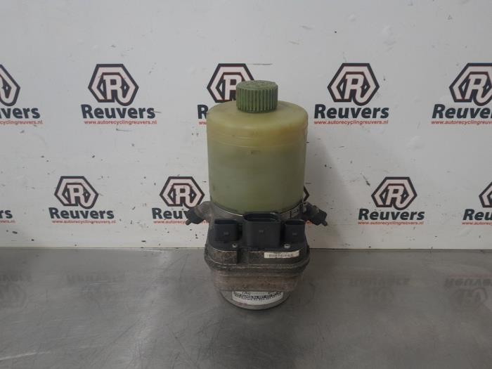 Gebruikte Stuurpomp Volkswagen Polo IV (9N1/2/3) 1.4 16V Prijs € 60,00 Margeregeling aangeboden door Autorecycling Reuvers B.V.