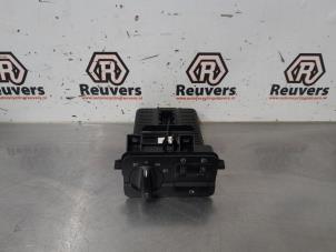 Gebruikte Schakelaar Licht BMW 3 serie (E46/4) 316i 16V Prijs € 25,00 Margeregeling aangeboden door Autorecycling Reuvers B.V.