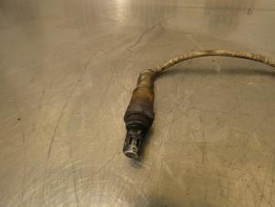 Lambda Sonde van een Peugeot 208 I (CA/CC/CK/CL) 1.2 Vti 12V PureTech 82 2014