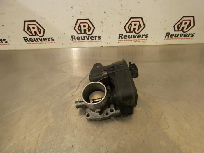 Gebruikte Gasklephuis Peugeot 208 I (CA/CC/CK/CL) 1.2 Vti 12V PureTech 82 Prijs € 35,00 Margeregeling aangeboden door Autorecycling Reuvers B.V.