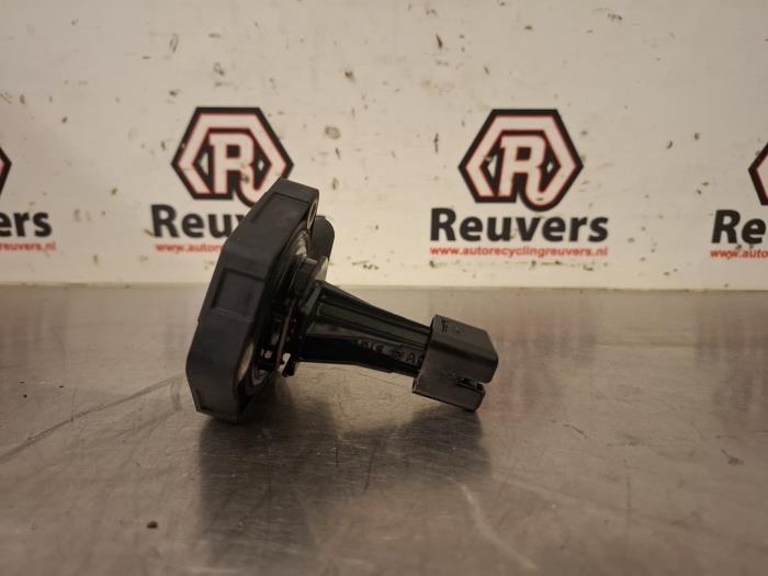 Gebruikte Oliepeil sensor Volkswagen Caddy III (2KA,2KH,2CA,2CH) 1.6 TDI 16V Prijs € 20,00 Margeregeling aangeboden door Autorecycling Reuvers B.V.