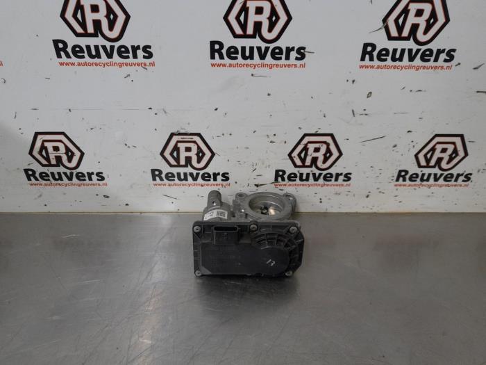 Gebruikte Gasklephuis Renault Clio IV (5R) 0.9 Energy TCE 90 12V Prijs € 30,00 Margeregeling aangeboden door Autorecycling Reuvers B.V.
