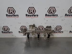 Gebruikte Injector brug Renault Clio IV (5R) 0.9 Energy TCE 90 12V Prijs € 35,00 Margeregeling aangeboden door Autorecycling Reuvers B.V.