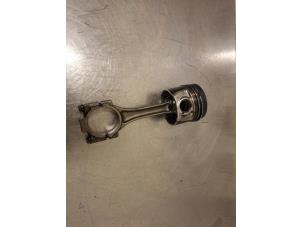 Gebruikte Zuiger Volkswagen Caddy III (2KA,2KH,2CA,2CH) 1.6 TDI 16V Prijs € 50,00 Margeregeling aangeboden door Autorecycling Reuvers B.V.