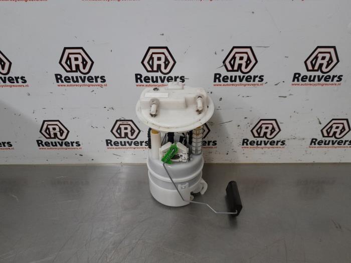 Gebruikte Tank element Pomp Renault Clio IV (5R) 0.9 Energy TCE 90 12V Prijs € 25,00 Margeregeling aangeboden door Autorecycling Reuvers B.V.
