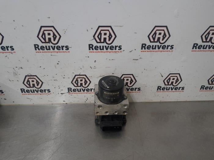 Gebruikte ABS Pomp Peugeot 206 (2A/C/H/J/S) 1.4 XR,XS,XT,Gentry Prijs € 30,00 Margeregeling aangeboden door Autorecycling Reuvers B.V.