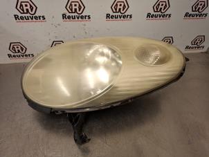 Gebruikte Koplamp links Nissan Micra (K12) 1.2 16V Prijs € 30,00 Margeregeling aangeboden door Autorecycling Reuvers B.V.