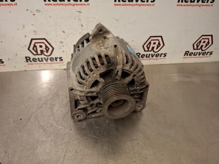 Gebruikte Dynamo Renault Laguna II Grandtour (KG) 2.0 16V Prijs € 40,00 Margeregeling aangeboden door Autorecycling Reuvers B.V.