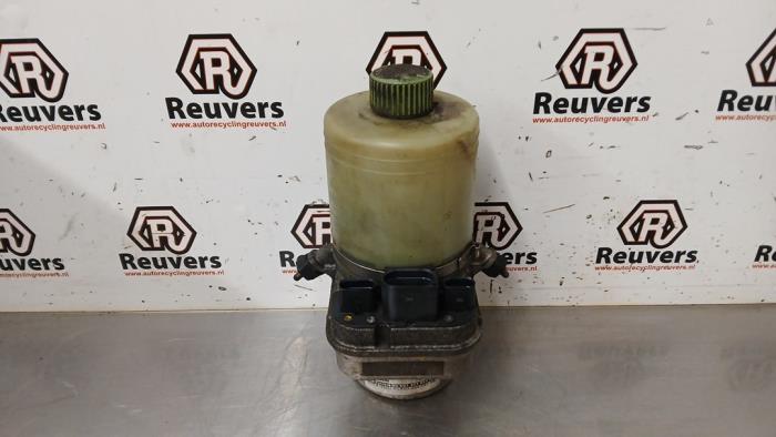 Gebruikte Stuurpomp Volkswagen Polo IV (9N1/2/3) 1.2 12V Prijs € 60,00 Margeregeling aangeboden door Autorecycling Reuvers B.V.