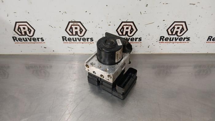 Gebruikte ABS Pomp Renault Twingo II (CN) 1.2 16V Prijs € 40,00 Margeregeling aangeboden door Autorecycling Reuvers B.V.