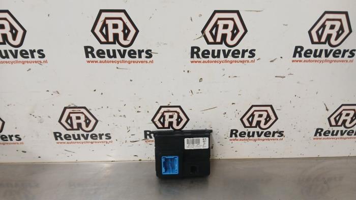 Gebruikte Koeling Module Peugeot 308 SW (L4/L9/LC/LJ/LR) 1.2 12V e-THP PureTech 110 Prijs € 20,00 Margeregeling aangeboden door Autorecycling Reuvers B.V.