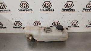 Gebruikte Ruitensproeiertank voor Chrysler Le Baron Convertible Prijs € 30,00 Margeregeling aangeboden door Autorecycling Reuvers B.V.