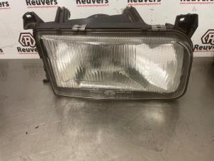 Gebruikte Koplamp rechts Volkswagen Passat (3B2) 1.6 Prijs € 50,00 Margeregeling aangeboden door Autorecycling Reuvers B.V.