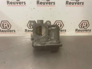 Gebruikte Gasklephuis Renault Twingo II (CN) 1.2 16V Prijs € 50,00 Margeregeling aangeboden door Autorecycling Reuvers B.V.