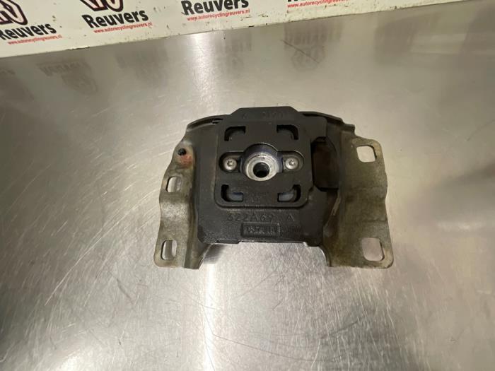 Gebruikte Versnellingsbak Steun Ford Focus 3 1.0 Ti-VCT EcoBoost 12V 125 Prijs € 15,00 Margeregeling aangeboden door Autorecycling Reuvers B.V.