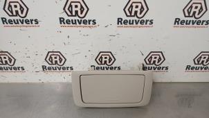 Gebruikte Brillenhouder Mitsubishi Outlander (GF/GG) 2.4 16V 4x4 Prijs € 25,00 Margeregeling aangeboden door Autorecycling Reuvers B.V.