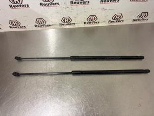 Gebruikte Gasdemperset Achterklep Ford C-Max (DXA) 1.0 Ti-VCT EcoBoost 12V 125 Prijs € 30,00 Margeregeling aangeboden door Autorecycling Reuvers B.V.