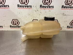 Gebruikte Expansievat Ford C-Max (DXA) 1.0 Ti-VCT EcoBoost 12V 125 Prijs € 20,00 Margeregeling aangeboden door Autorecycling Reuvers B.V.