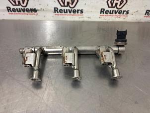 Gebruikte Injector brug Ford C-Max (DXA) 1.0 Ti-VCT EcoBoost 12V 125 Prijs € 25,00 Margeregeling aangeboden door Autorecycling Reuvers B.V.
