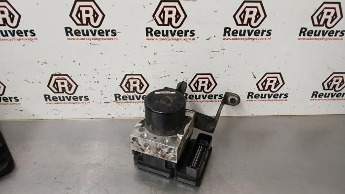 Gebruikte ABS Pomp Ford C-Max (DXA) 1.0 Ti-VCT EcoBoost 12V 125 Prijs € 75,00 Margeregeling aangeboden door Autorecycling Reuvers B.V.
