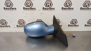 Gebruikte Spiegel Buiten rechts Nissan Micra C+C (K12) 1.6 16V Prijs € 25,00 Margeregeling aangeboden door Autorecycling Reuvers B.V.