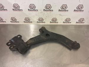 Gebruikte Draagarm rechts-voor Ford C-Max (DXA) 1.0 Ti-VCT EcoBoost 12V 125 Prijs € 25,00 Margeregeling aangeboden door Autorecycling Reuvers B.V.