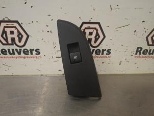 Gebruikte Ruit schakelaar elektrisch Chevrolet Volt 1.4 16V Prijs € 20,00 Margeregeling aangeboden door Autorecycling Reuvers B.V.