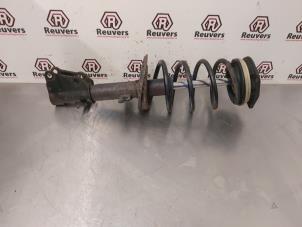 Gebruikte Mac Phersonpoot links-voor Renault Kangoo Express (FW) 1.5 dCi 70 Prijs € 55,00 Margeregeling aangeboden door Autorecycling Reuvers B.V.