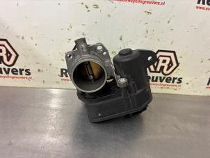 Gebruikte Gasklephuis Peugeot 208 I (CA/CC/CK/CL) 1.2 Vti 12V PureTech 82 Prijs € 35,00 Margeregeling aangeboden door Autorecycling Reuvers B.V.