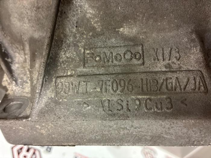 Versnellingsbak van een Ford Focus 3 1.6 Ti-VCT 16V 105 2011
