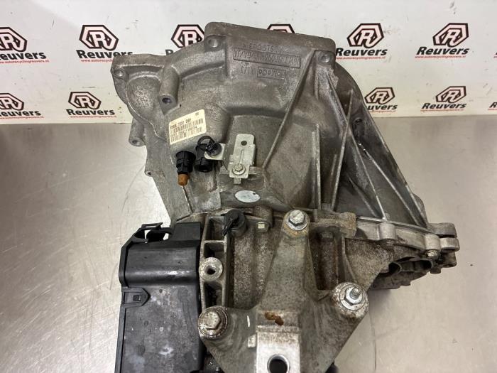 Versnellingsbak van een Ford Focus 3 1.6 Ti-VCT 16V 105 2011