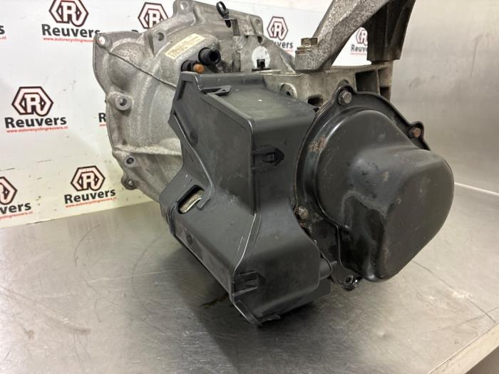 Versnellingsbak van een Ford Focus 3 1.6 Ti-VCT 16V 105 2011