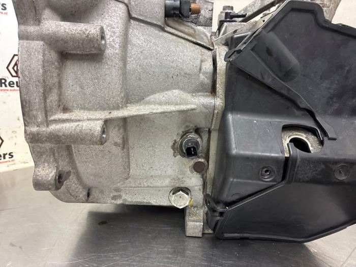 Versnellingsbak van een Ford Focus 3 1.6 Ti-VCT 16V 105 2011