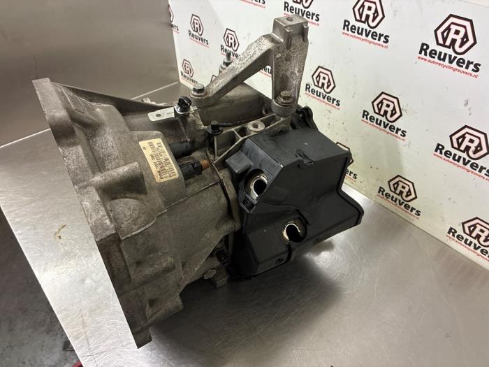Versnellingsbak van een Ford Focus 3 1.6 Ti-VCT 16V 105 2011
