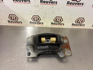 Gebruikte Versnellingsbak Steun Ford Focus 3 1.6 Ti-VCT 16V 105 Prijs € 15,00 Margeregeling aangeboden door Autorecycling Reuvers B.V.