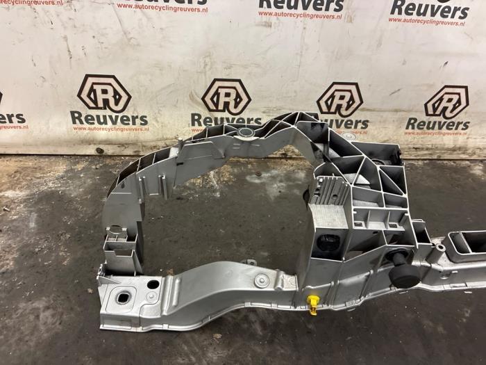 Frontpaneel van een Ford Focus 3 1.6 Ti-VCT 16V 105 2011