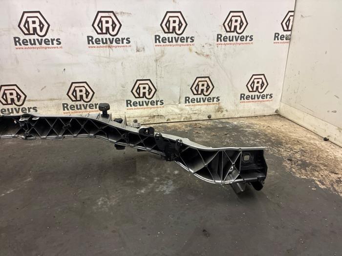 Frontpaneel van een Ford Focus 3 1.6 Ti-VCT 16V 105 2011