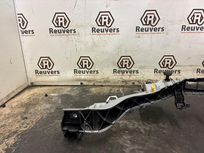 Frontpaneel van een Ford Focus 3 1.6 Ti-VCT 16V 105 2011