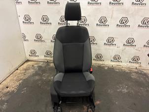 Gebruikte Stoel rechts Ford Focus 3 1.6 Ti-VCT 16V 105 Prijs € 75,00 Margeregeling aangeboden door Autorecycling Reuvers B.V.
