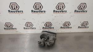 Gebruikte Gasklephuis Renault Clio III (BR/CR) 1.2 16V 65 Prijs € 50,00 Margeregeling aangeboden door Autorecycling Reuvers B.V.