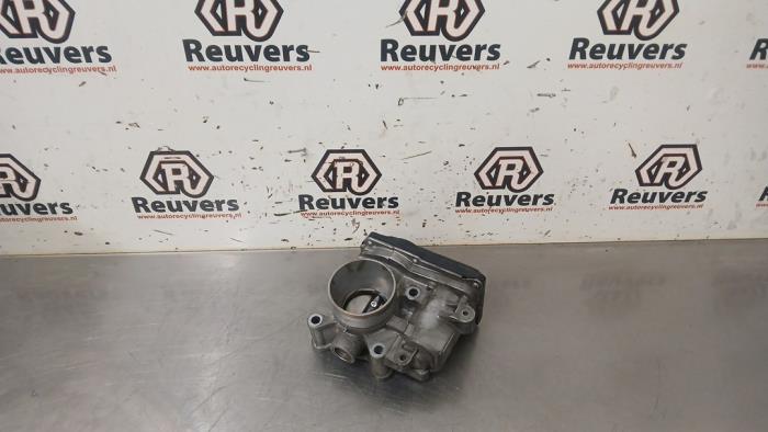 Gebruikte Gasklephuis Renault Clio III (BR/CR) 1.2 16V 75 Prijs € 35,00 Margeregeling aangeboden door Autorecycling Reuvers B.V.