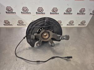 Gebruikte Fusee links-voor Mercedes CLA (117.3) 1.6 CLA-200 16V Prijs € 100,00 Margeregeling aangeboden door Autorecycling Reuvers B.V.